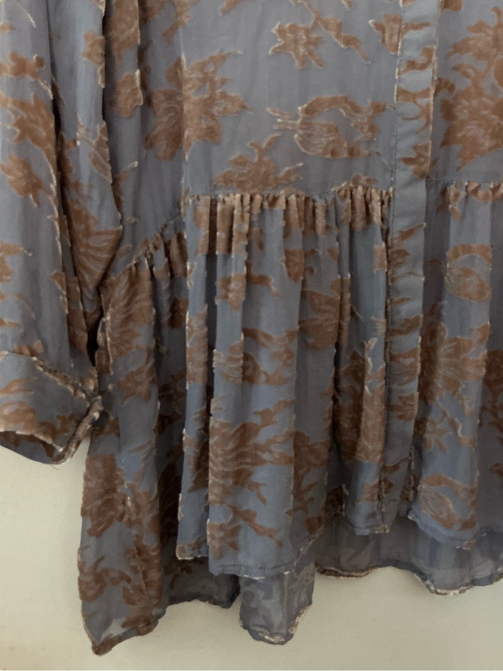 Sundance Dusty Lavender Grey and Tan Floral Burnout Button Front Top L - Picture 6 of 7
